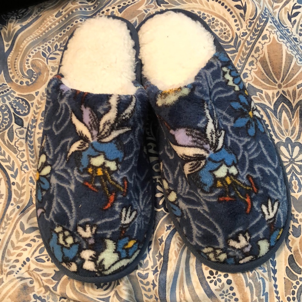 Vera Bradley floral bursts slippers NWT size Large